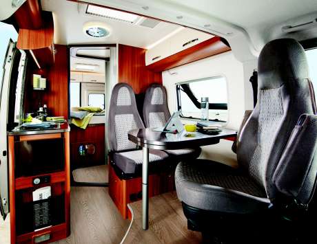 Média réf. 627 (2/4): Cat. V Fiat Van: Transport et couchage 2 personnes